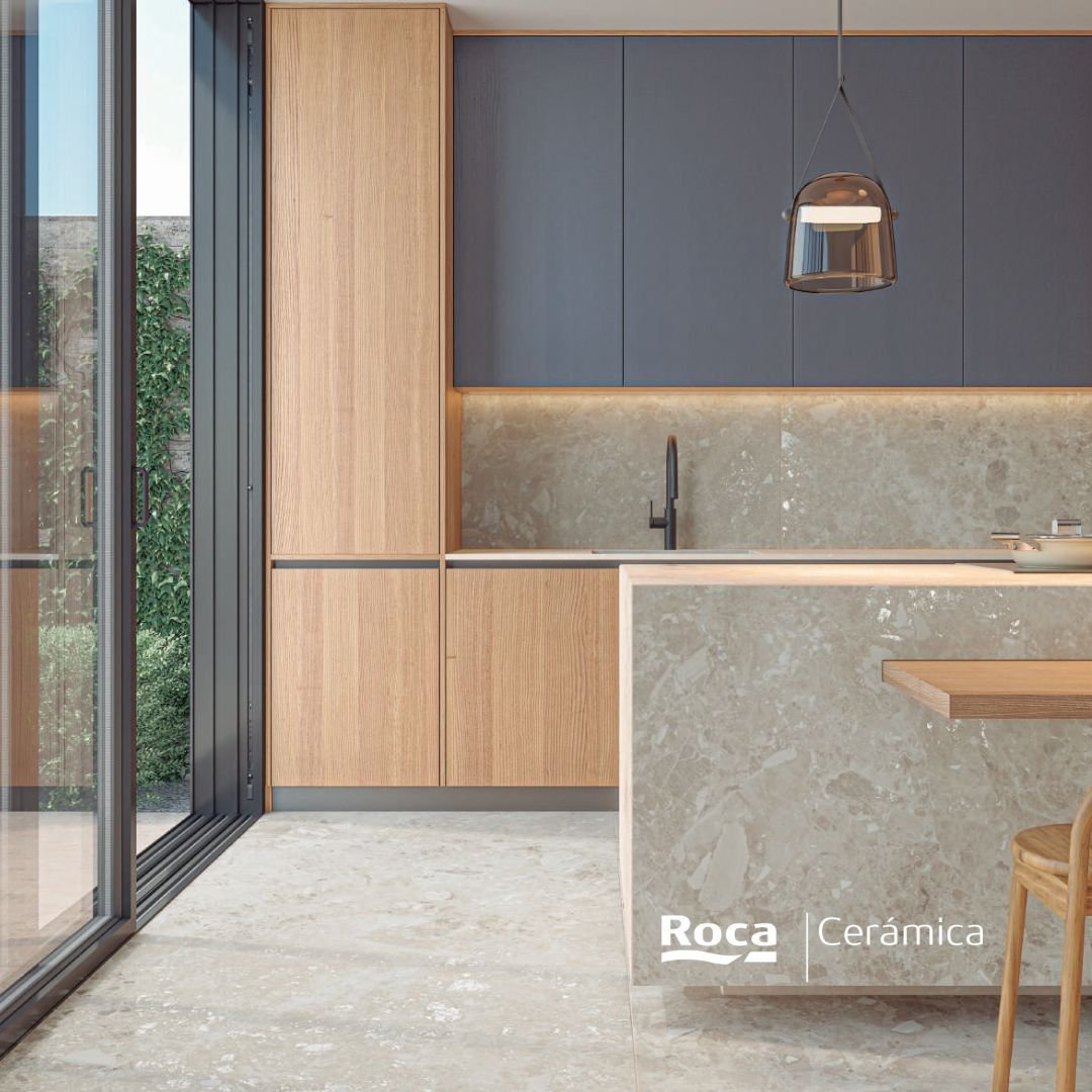 Ceppo di Gré Roca Cerámica em porcelanato bege inspirado na pedra italiana